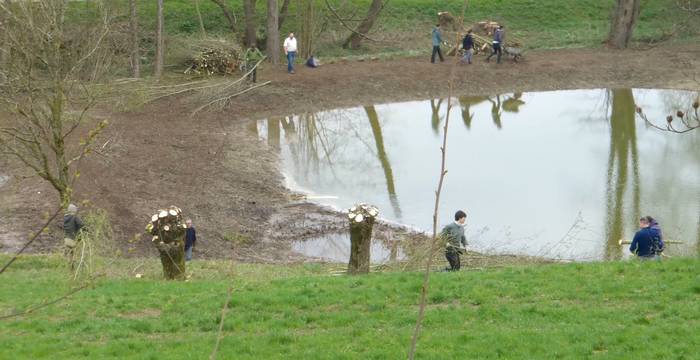 Freiwillig in Aktion im Gelände © Luca Maillard