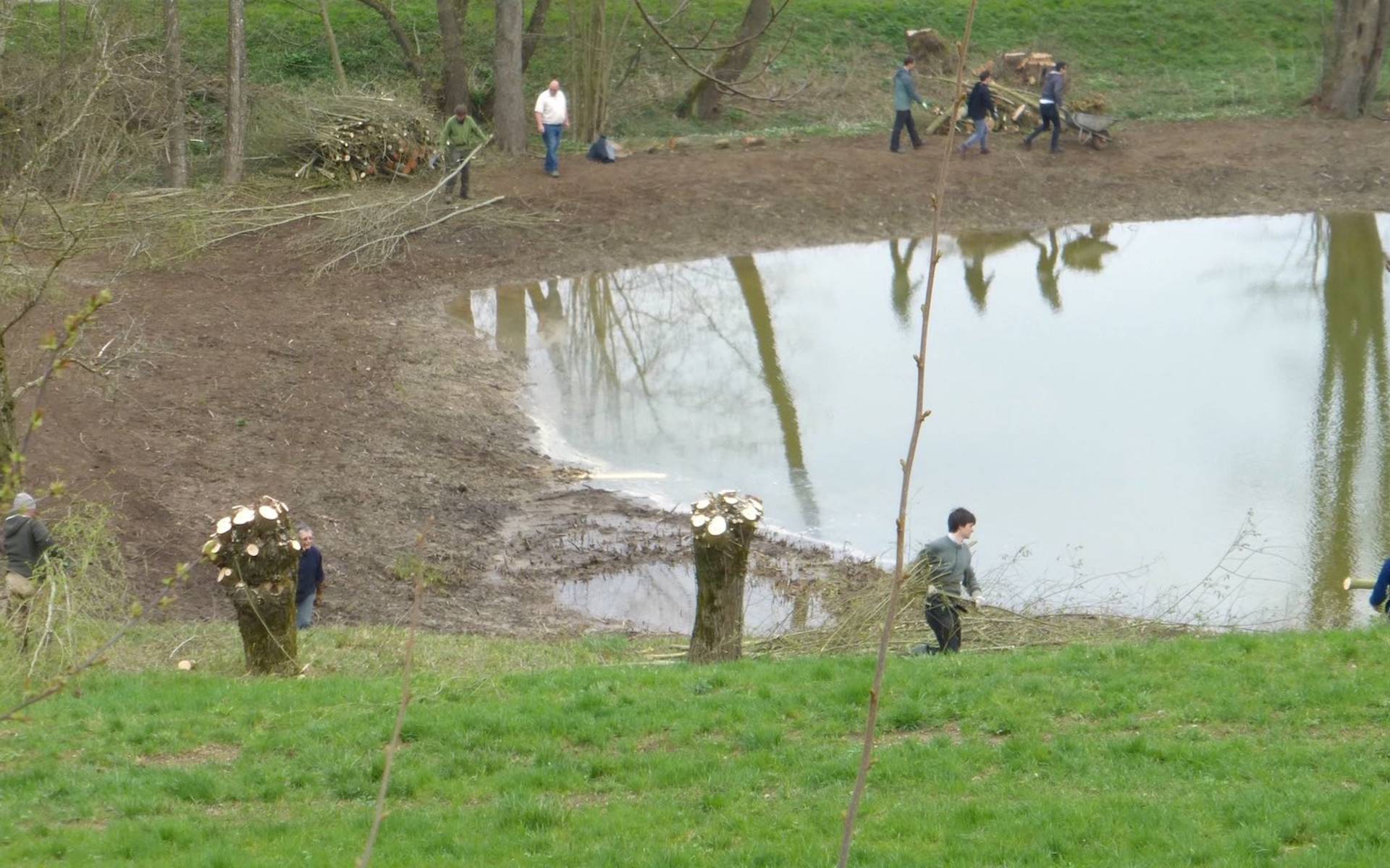 Freiwillig in Aktion im Gelände © Luca Maillard